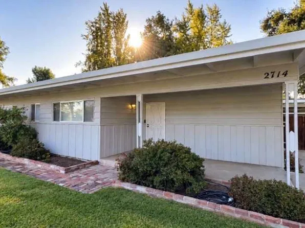 2714 E College Avenue, Visalia, CA 93292