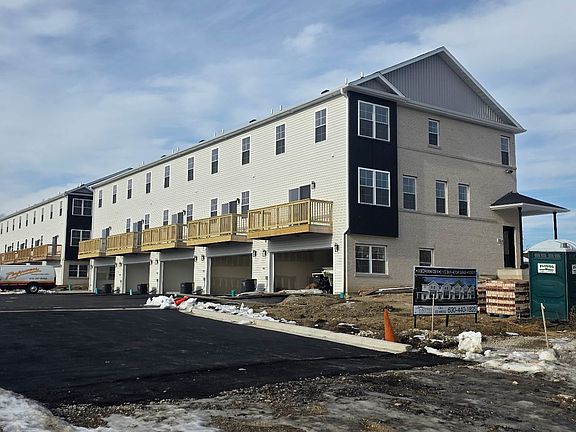 3rd image of 214 N Walnut St #200