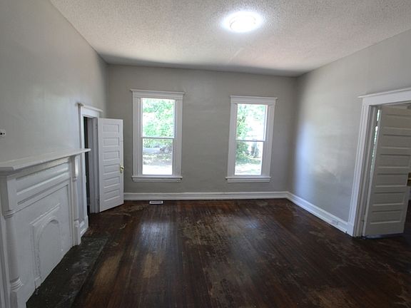 5th image of 215 Stewart Ave