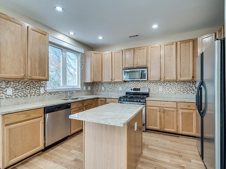 6412 Warren Point Ct — Photo 2