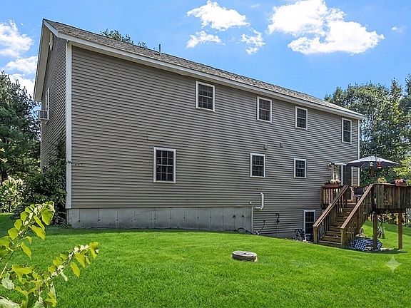 5th image of 93 N Common Rd