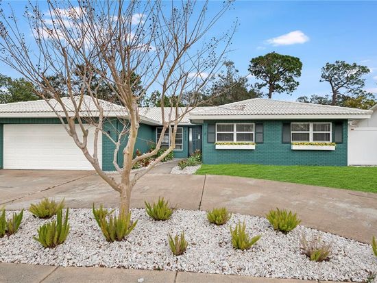 8693 Pinetree Dr E, Seminole, FL 33772