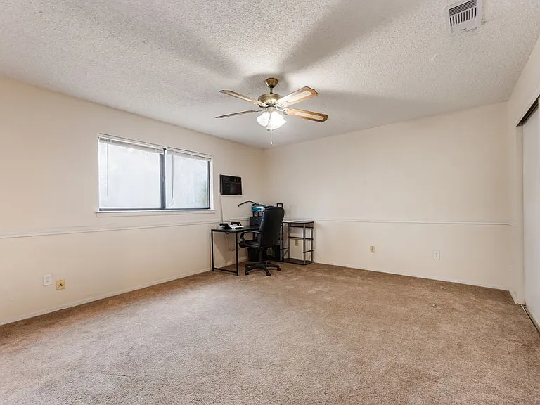1022 Melissa Ln — Photo 16