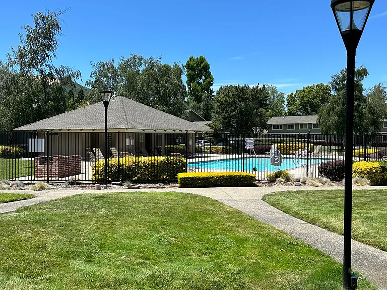 162 Lawnview Cir — Photo 26
