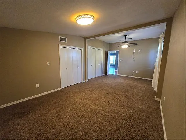 300 Saint Charles Blvd — Photo 18