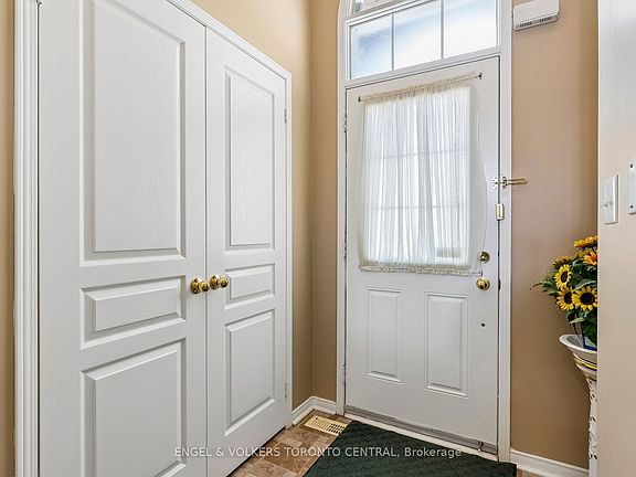 3rd image of 7 Rock Garden St