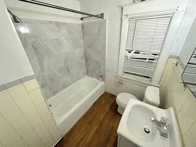 109 Leonard St — Photo 5