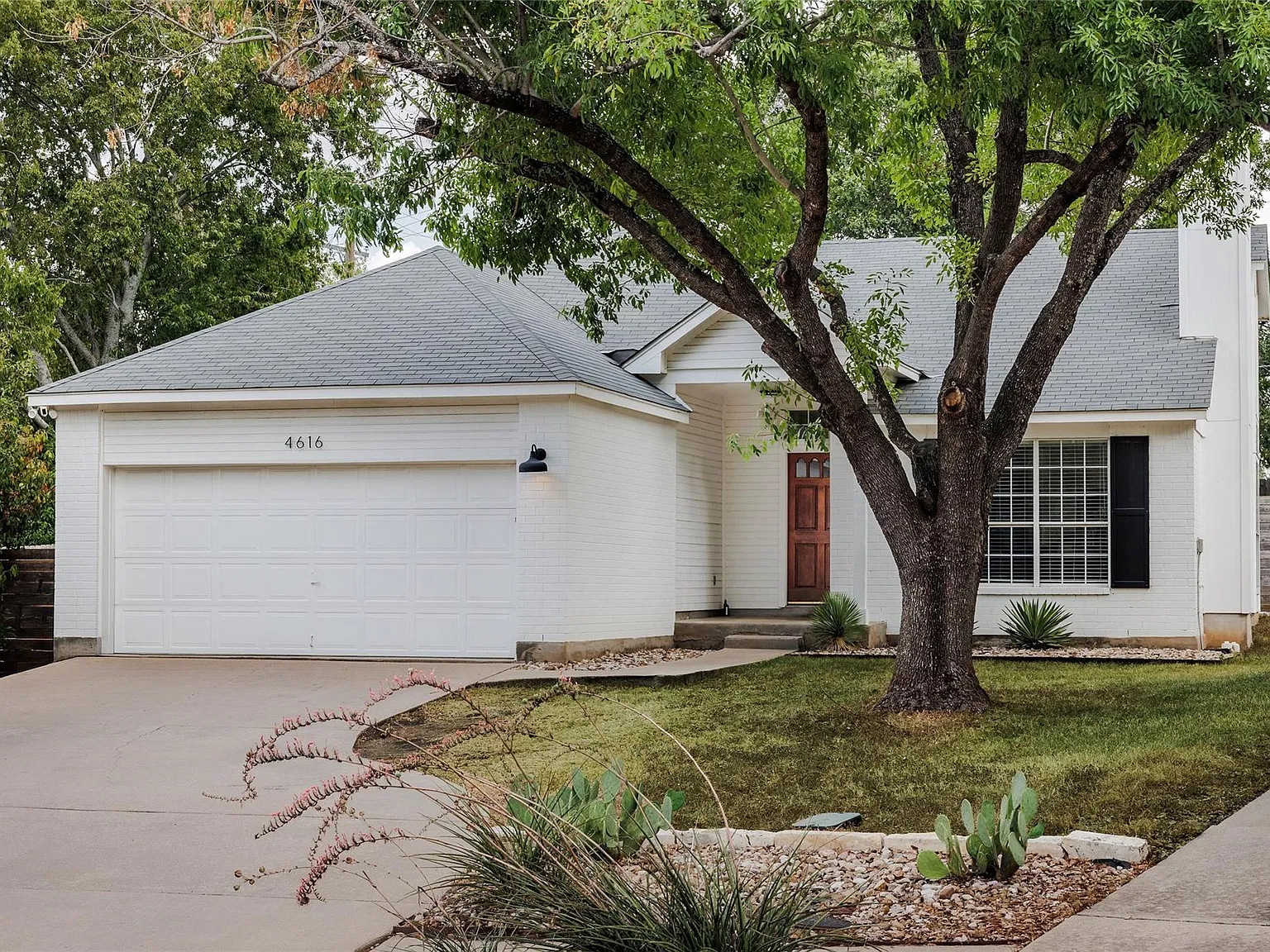 3 bed, 2.0 bath, 1457 sqft, $2,800 — Photo 2