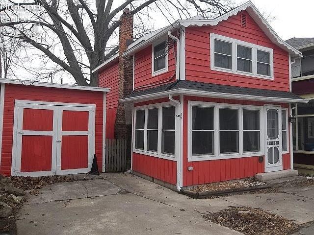 1st image of 174 Oak Ave