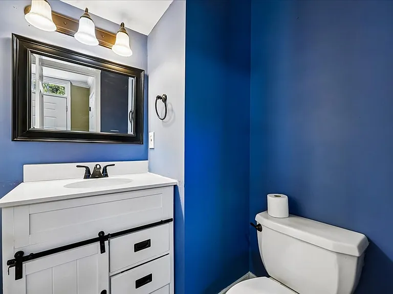 6630 Commodore Ct — Photo 6