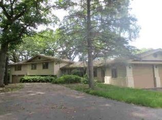 3 Lydia Ct, Hawthorn Woods, IL