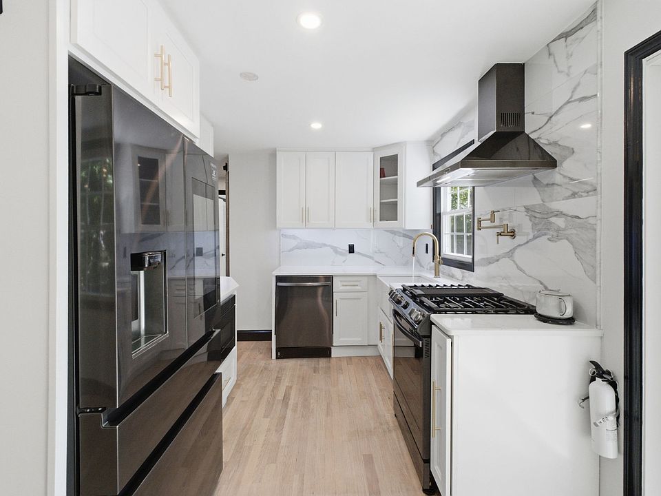 1st image of 10 Hilsinger Rd