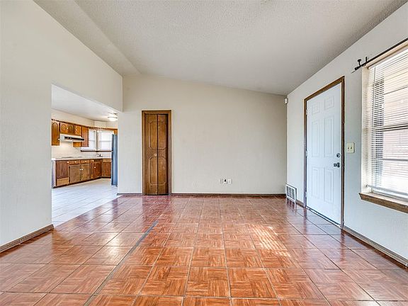 2nd image of 837 Briarlane Rd