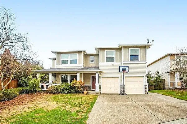 6 bed, 2.5 bath, 3930 sqft, $4,400 — Photo 2