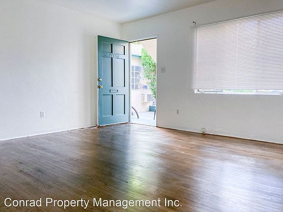 3rd image of 14138 Sherman Way