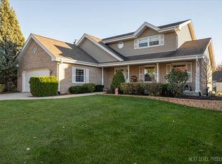 1305 Hastings Rd, Woodridge, IL 60517