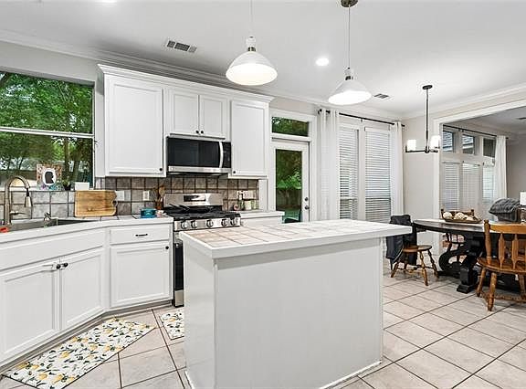 5th image of 519 Garden Ln
