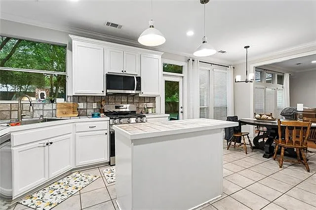 519 Garden Ln — Photo 5