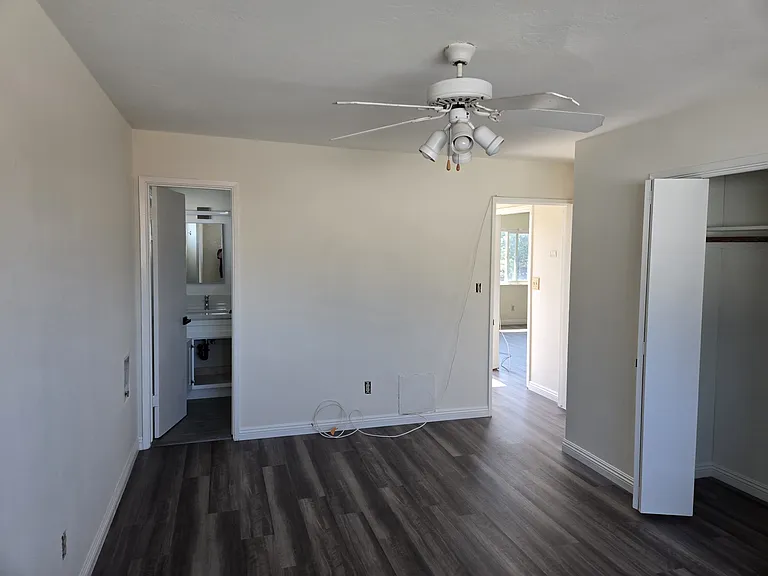 367 E 18th St #6 — Photo 14