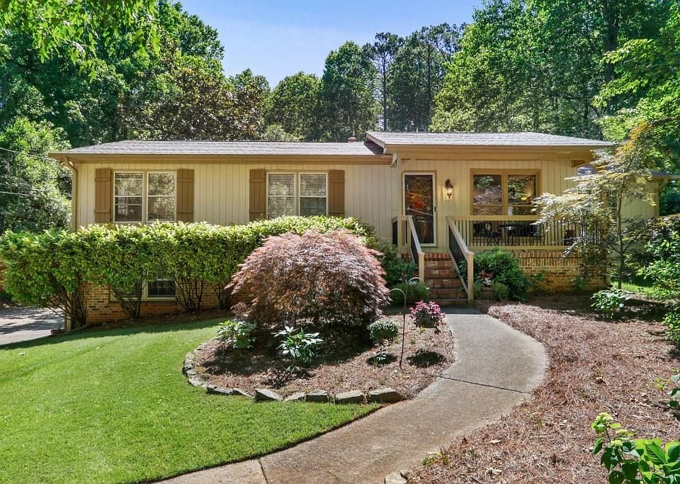 2nd image of 3190 Terrace Dr
