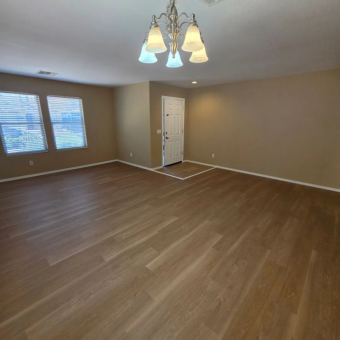 Spacious Surprise Home, Easy Access 303! — Photo 4