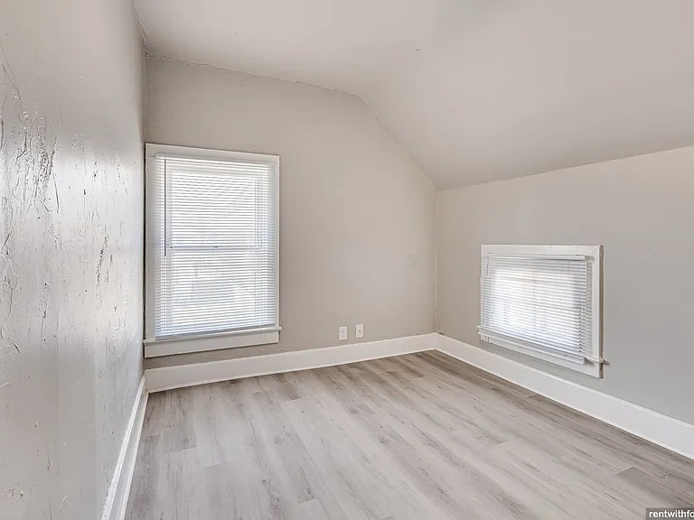 803 N. Broadway — Photo 12
