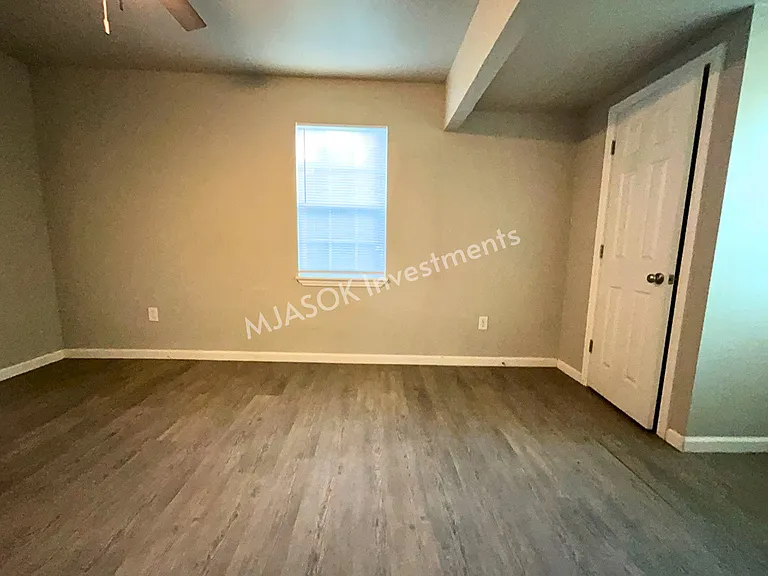 1808 NW Taft Ave — Photo 11