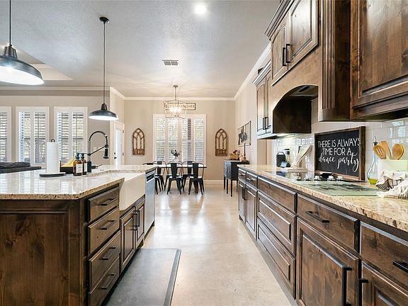 3rd image of 103 Bishop Dr