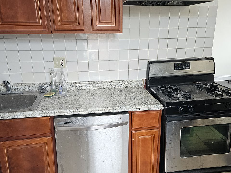1st image of 2843 Saint Paul St #2