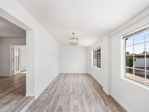 4th image of 859 W Calle De Casas Lindas