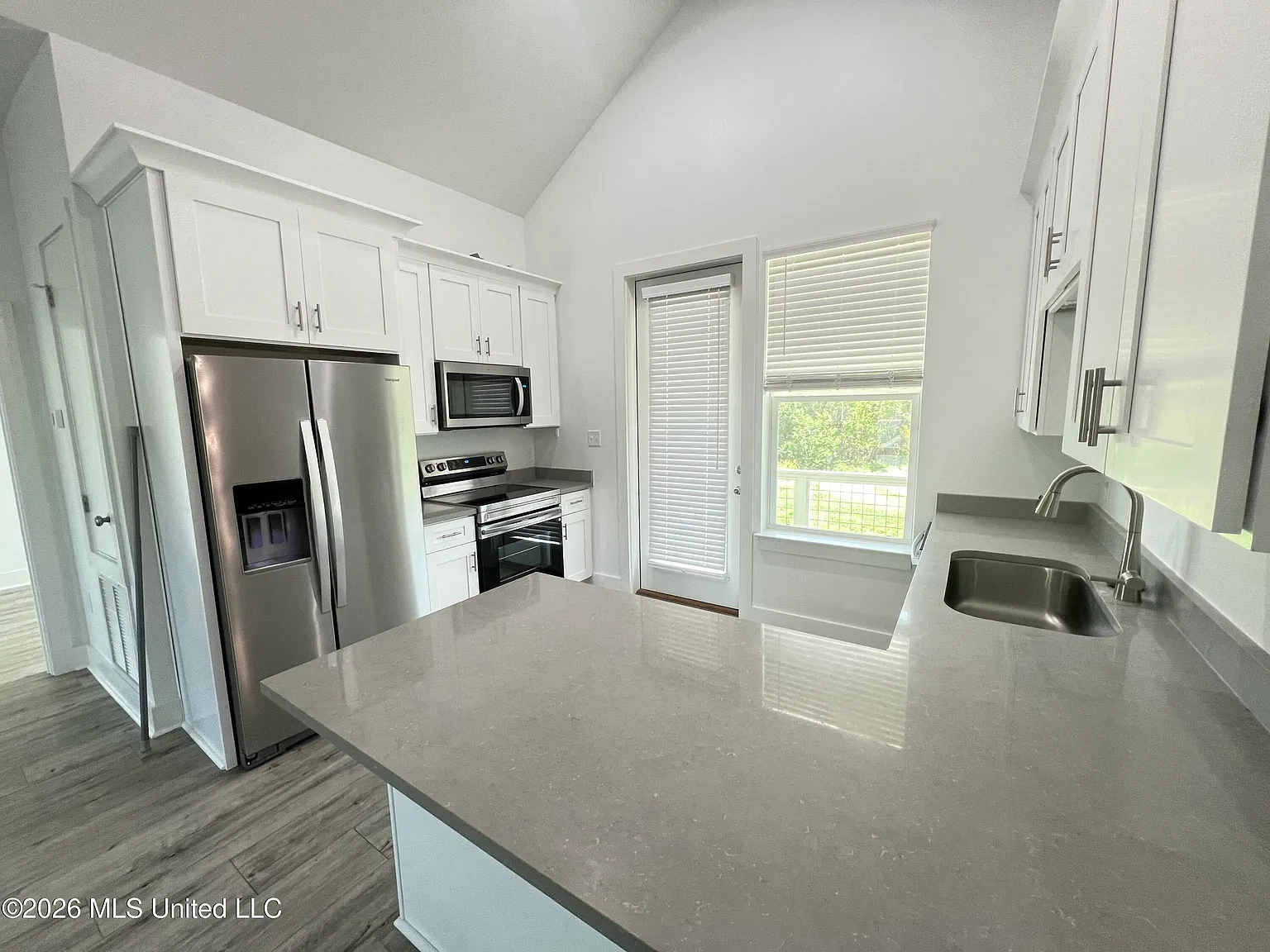 2 bed, 2.0 bath, 1000 sqft, $1,800 — Photo 4