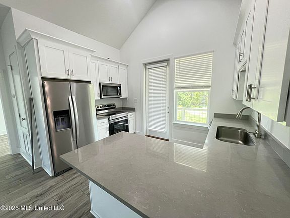 4th image of 300 Seminary Dr #2