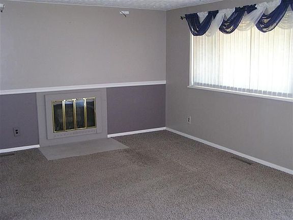 3rd image of 4543 Longfellow Ave