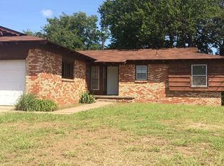 427 W Douglas Dr, Midwest City, OK 73110