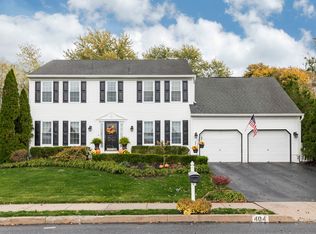 404 Penns Ln, Douglassville, PA 19518