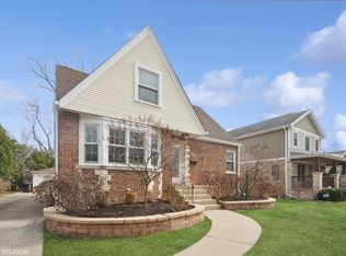 7043 N Hiawatha Ave, Chicago, IL