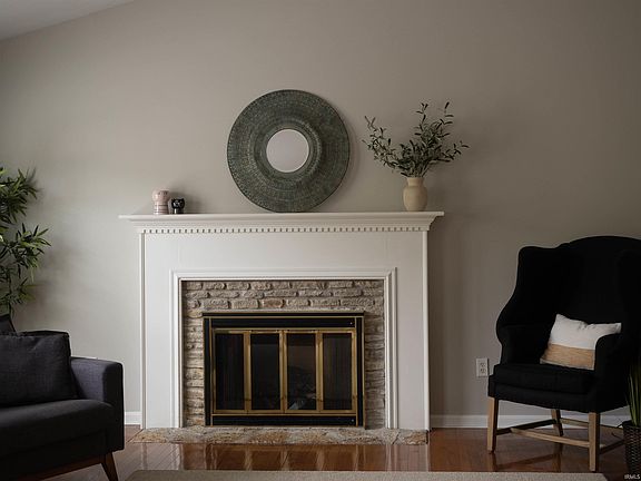 3rd image of 2202 E Cape Cod Dr