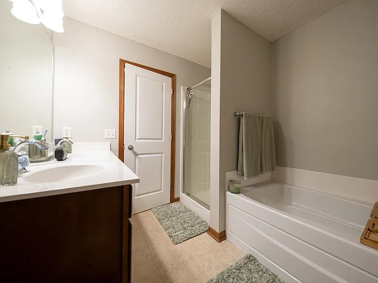 Full Bathroom Upstairs