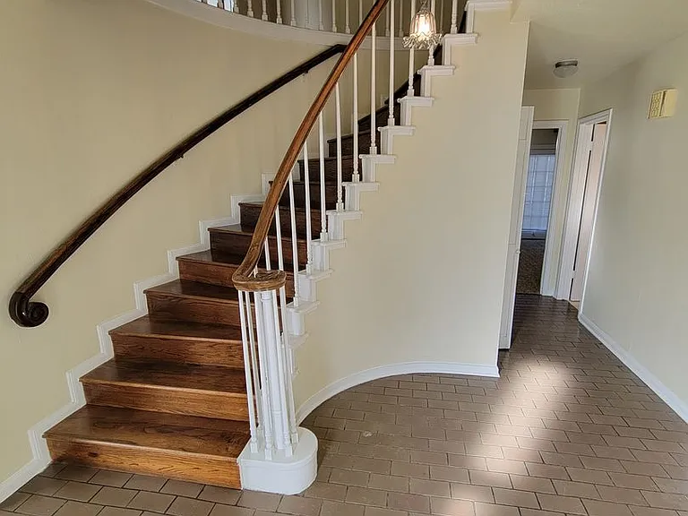 3803 Oak Ridge Dr — Photo 4
