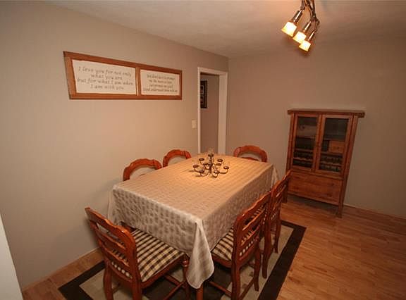 5th image of 22 White Oak Dr