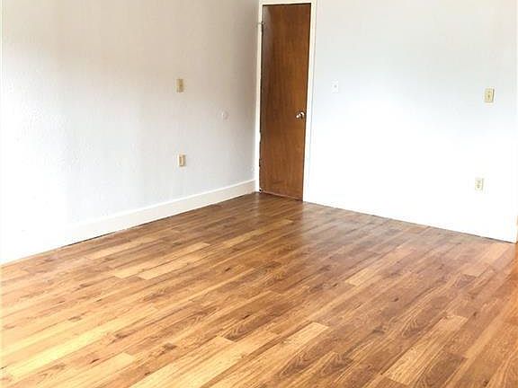 4th image of 106 S Market St