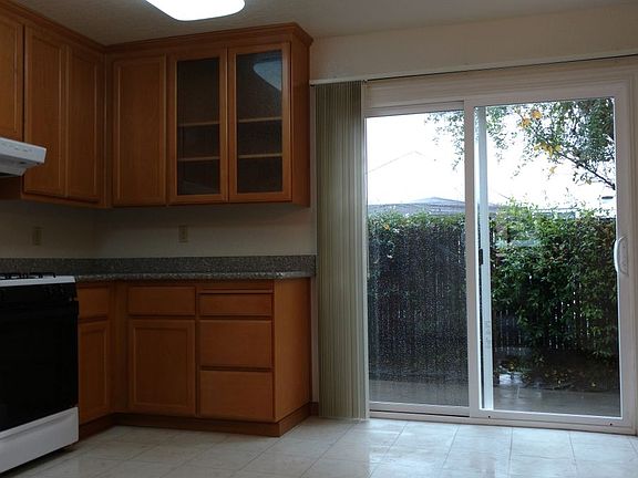 5th image of 22065 Hathaway Ave