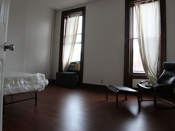 3rd image of 279 Saint James Pl #2R