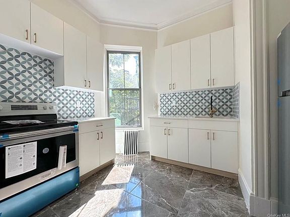4th image of 286 Grand St #2F