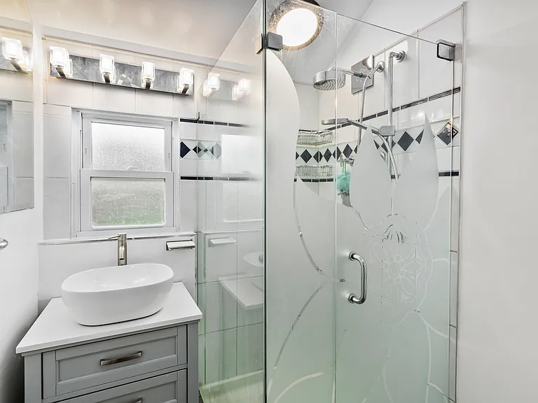 Bathroom1