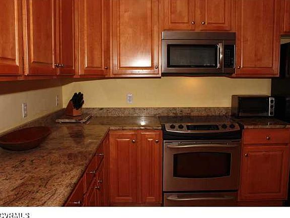 5th image of 214 E Brook Run Dr