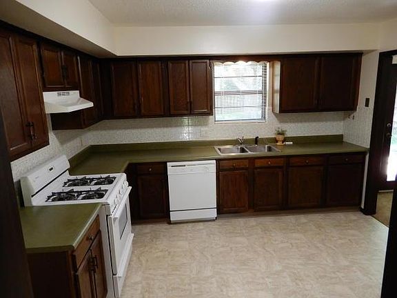 5th image of 2116 Cougar St