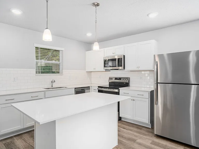 8191 Crestbrook Ct — Photo 4