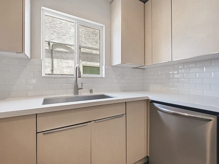 3408 Bellevue Ave #3 — Photo 2