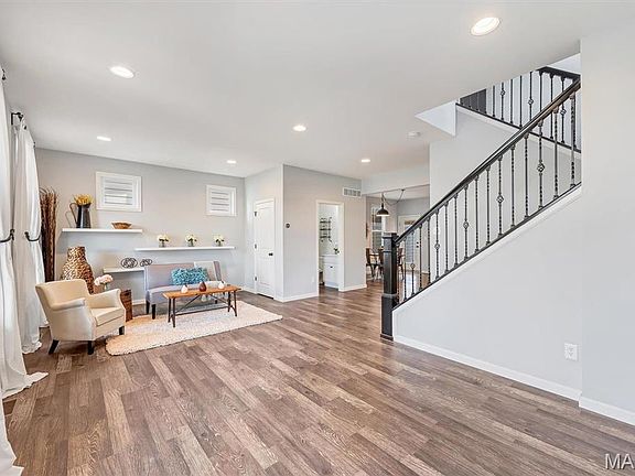 2nd image of 5044 Arpent St